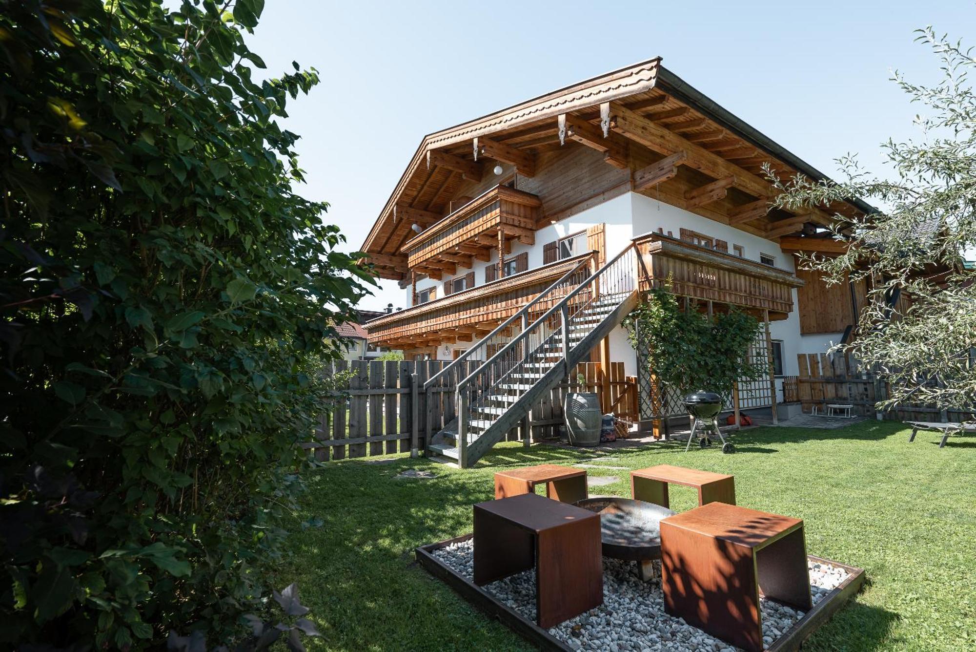 Bewegte Berge Apartments Saalfelden Exterior photo