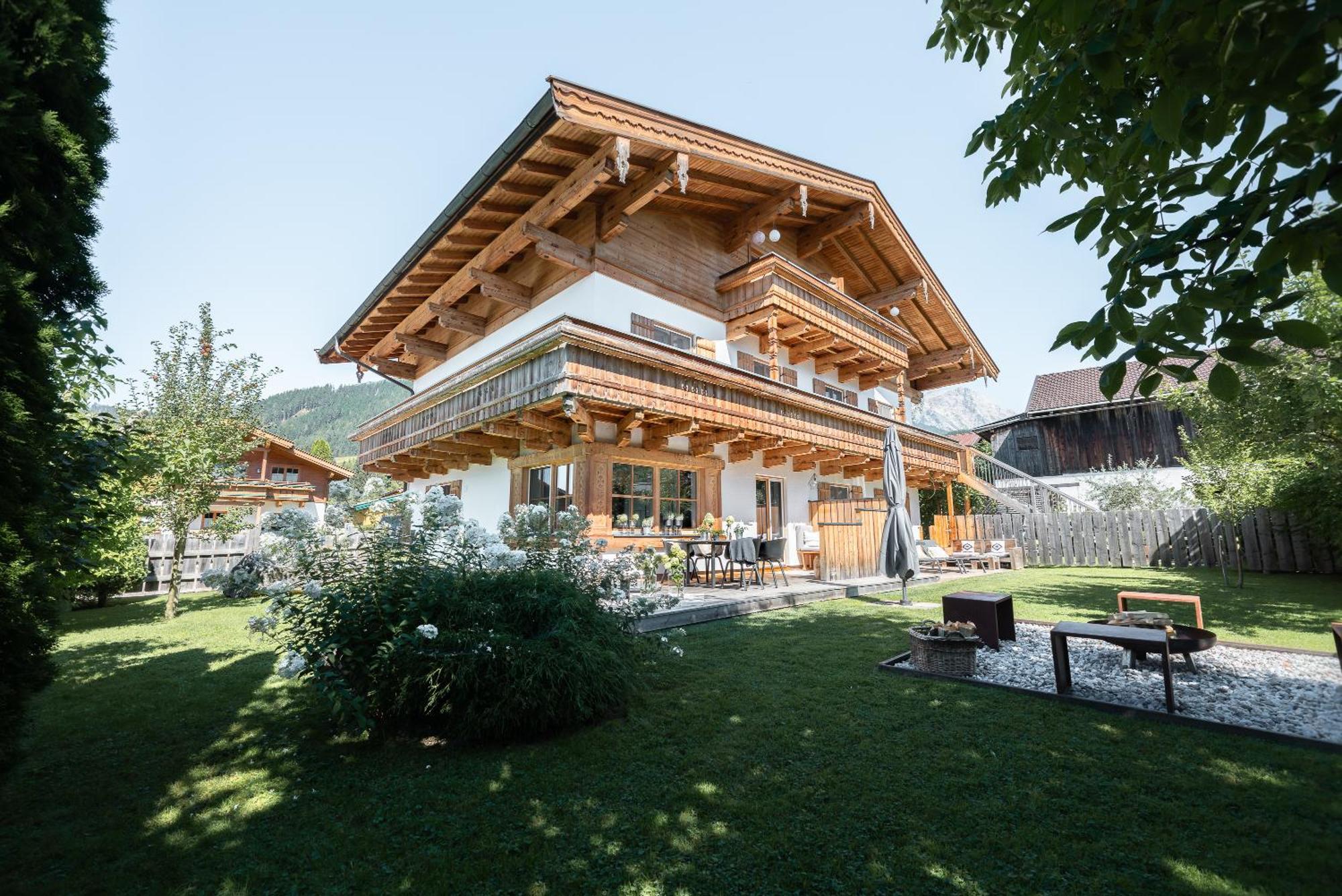 Bewegte Berge Apartments Saalfelden Exterior photo
